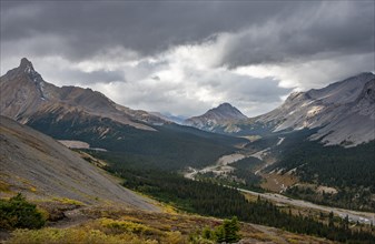View of mountains Hilda Peak