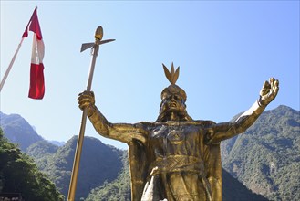 Statue of the Inca Pachacutec at the main square