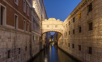 Doge's Palace and Bridge of Sighs at night