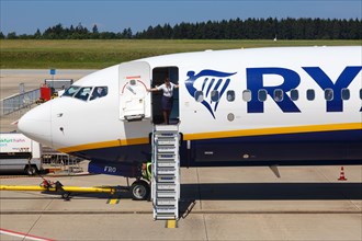 A Boeing B737-800 of Ryanair with the registration EI-FRO at Frankfurt cock Airport