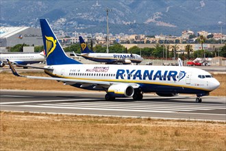 A Ryanair Boeing B737-800 with the registration EI-EKE takes off from the airport in Palma de Majorca