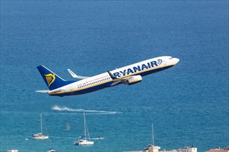 A Ryanair Boeing B737-800 with the registration EI-DHT takes off from Palma de Majorca Airport