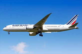 An Air France Boeing 787-9 Dreamliner with registration F-HRBD lands at Charles de Gaulle