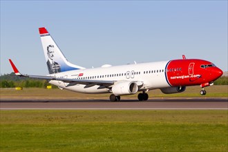 A Norwegian Boeing B737-800 with the registration EI-FVH and Jean Sibelius on the tail unit takes off from Helsinki Airport