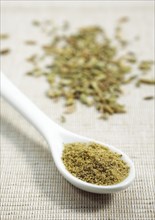 Powder and seeds of fennel