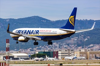 A Ryanair Boeing 737-800 with the registration EI-EVF lands at Barcelona Airport