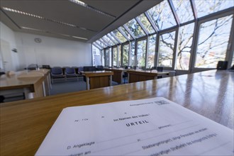 A form for a judgement is on the judge's table in courtroom 3 at the Erding District Court
