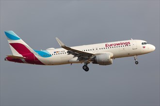 A Eurowings Airbus A320 with registration D-AIZS lands at Palma de Majorca Airport