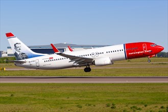 A Norwegian Boeing B737-800 with the registration EI-FVH and Jean Sibelius on the tail unit takes off from Helsinki Airport