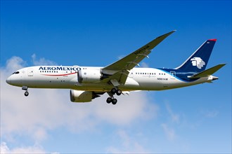 An AeroMexico Boeing 787-8 Dreamliner with registration number N961AM lands at Charles de Gaulle