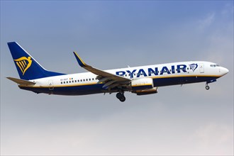 A Ryanair Boeing B737-800 with the registration EI-DCF lands at Palma de Majorca Airport