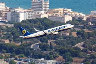 A Ryanair Boeing B737-800 with the registration EI-DHT takes off from the airport in Palma de Majorca