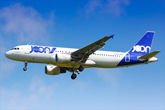 A Joon Airbus A320 with registration F-GKXY lands at Charles de Gaulle Airport