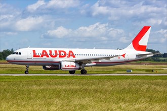 A Lauda Airbus A320 aircraft with registration number OE-IHH at Stuttgart Airport