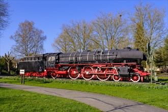 Monument express locomotive 01 220