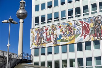 Frieze by Walter Womacka on the Haus des Lehrers