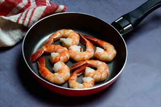 Cooked shrimps in pan