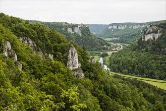 View from the Eichfelsen to Werenwag Castle