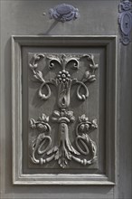 Floral carving element on the entrance door of the synagogue since 2008