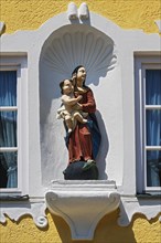 Figure of the Madonna with baby Jesus and snake in the Marktstrasse