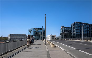 The Hugo Preuss Bridge at the main station in Berlin