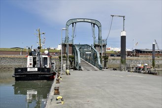 Historic Nassau Bridge with pontoon