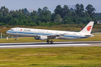 An Air China Airbus A321 aircraft with registration number B-6675 at Chengdu Airport