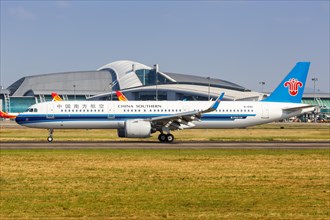 An Airbus A321neo aircraft of China Southern Airlines with registration number B-1092 at Guangzhou Baiyun Airport