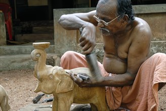Kunsthandwerker bei der Arbeit in Cherpu