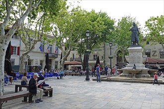 Place Saint Louis with statue of Louis the Saint