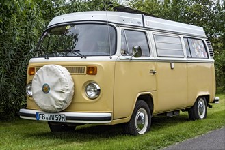 Oldtimer Volkswagen type 2 as camping bus
