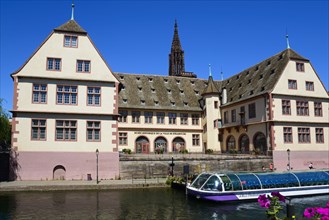 Excursion boat on the III in front of the historical museum in the Old Metzig