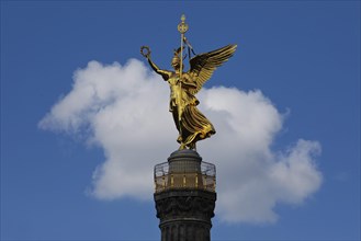 Golden bronze sculpture of Victoria with a cloud behind the Victory Column