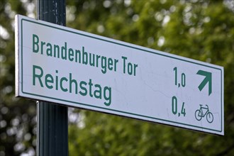 Sign to the Brandenburg Gate and the Reichstag