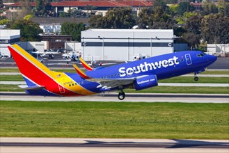 A Southwest Airlines Boeing 737-700 aircraft with registration number N7866A takes off from San Jose Airport