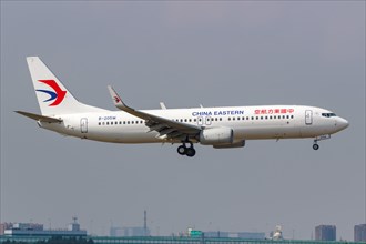A China Eastern Airlines Boeing 737-800 with registration number B-205W at Shanghai Hongqiao Airport