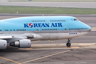 A Korean Air Boeing 747-400 with registration number HL7402 at Seoul Gimpo Airport