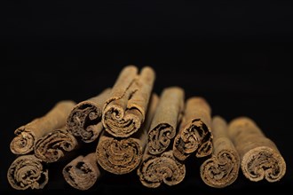 Cinnamon sticks (Cinnamomum verumaus) from Ceylon