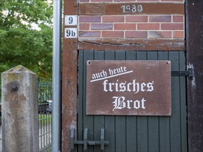 Sign for the sale of bread on a half-timbered house in the Rundlingsdorf Luebeln