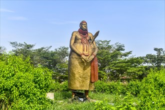 KingÂ´s statue outside the Benin National Museum in the Royal gardens
