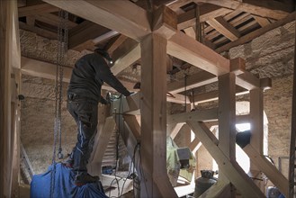 Construction of a bell cage from oak beams