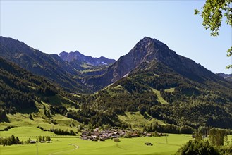 View of the village of Reichenbach and the mountain Rubihorn 1957 m