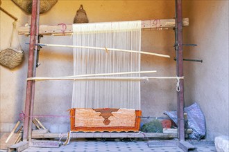 Weaving loom with Berber carpet