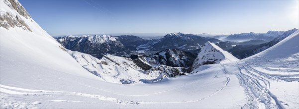 Alpine panorama from the ski tour to the Alpspitze