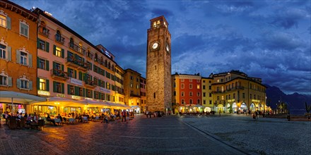 Piazza Novembre with Torre Apponale in the evening
