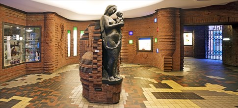 Entrance to the Paula Becker Modersohn Museum with bronze sculpture Madonna by Bernhard Hoetger