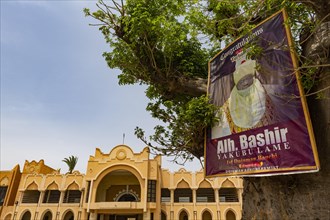 Poster of the Emir before the EmirÂ´s palace
