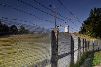 Border fortification with border fence