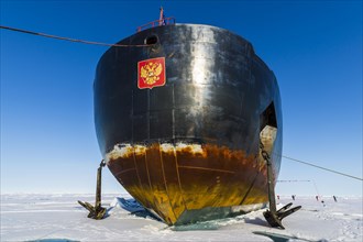 Icebreaker '50 years of victory' on the North Pole