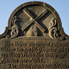 The speaking gravestone of the miller Erk Knudten at the cemetery of the St. Clemens church